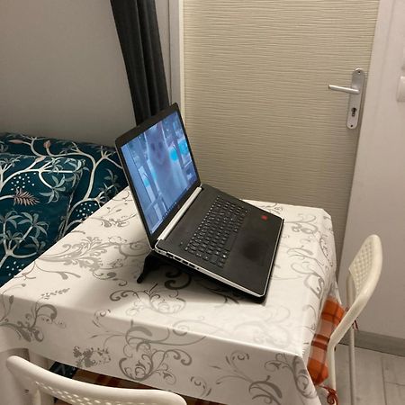 Au Havre De Paix Apartman Garéoult Kültér fotó