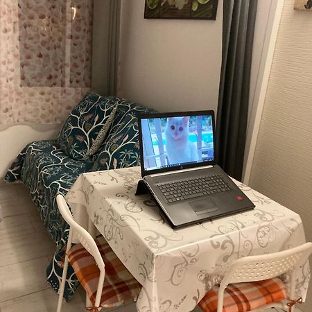 Au Havre De Paix Apartman Garéoult Kültér fotó