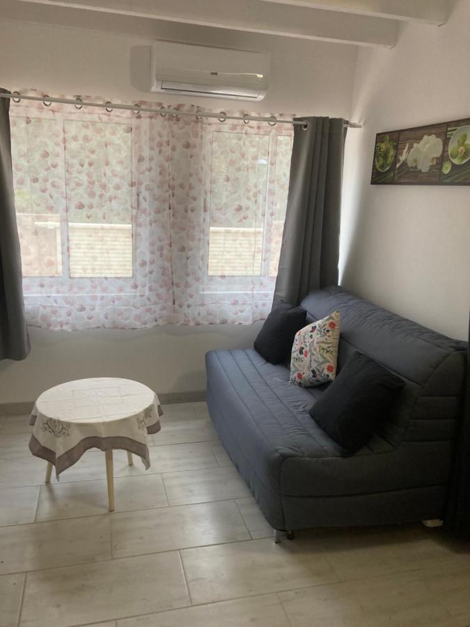 Au Havre De Paix Apartman Garéoult Kültér fotó