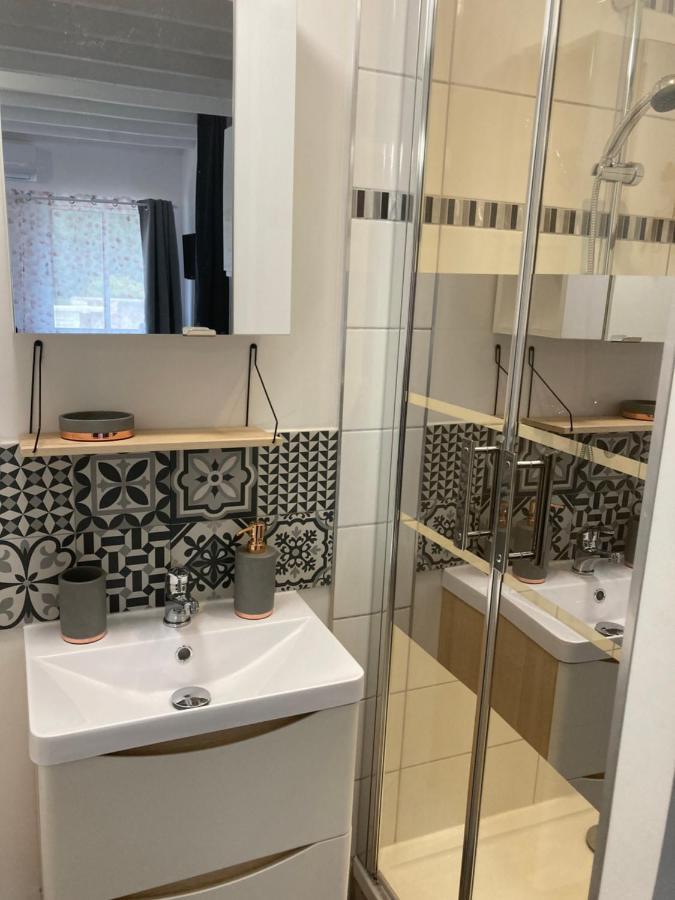 Au Havre De Paix Apartman Garéoult Kültér fotó