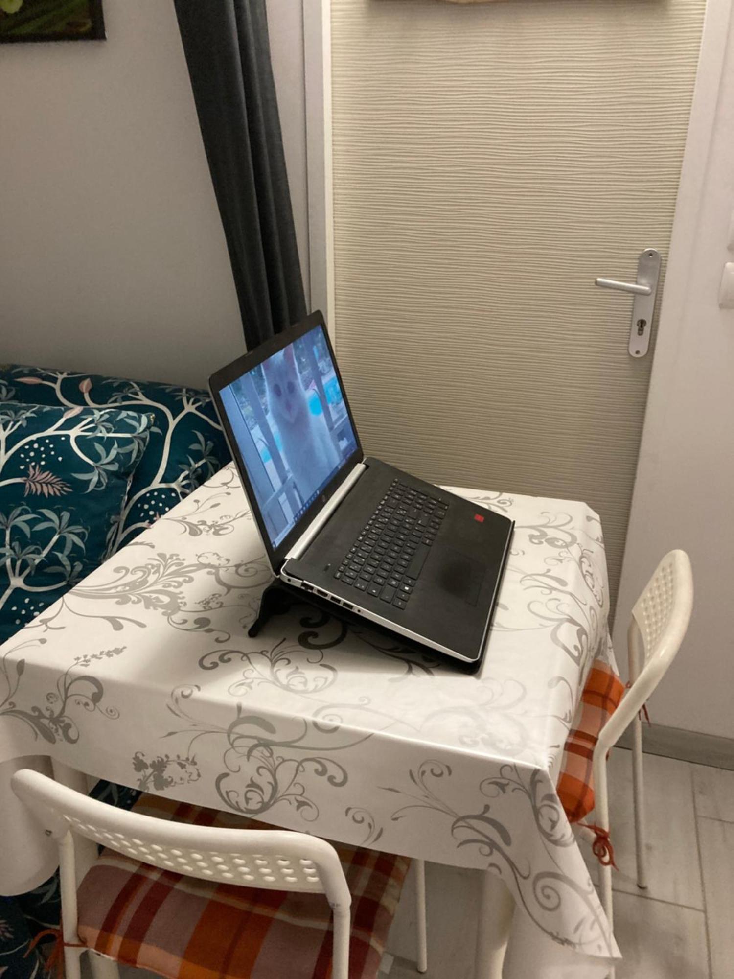 Au Havre De Paix Apartman Garéoult Kültér fotó